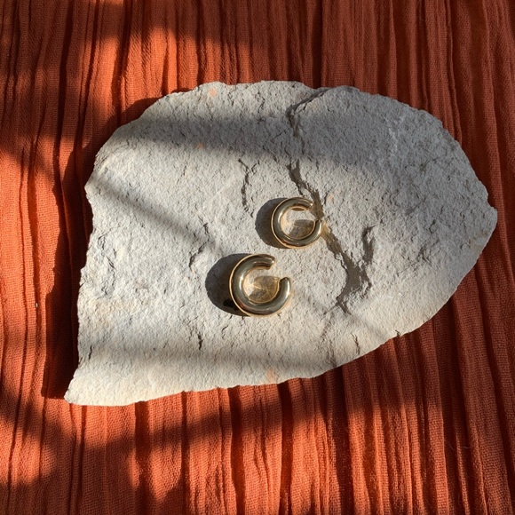 2 Gold Chunky Ear cuffs - Picture 7 of 15